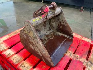 24" MINI DIGGER BUCKET.........30mm PINS......242 - Image 2