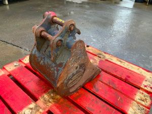 12" STRICKLAND BUCKET....30mm PINS......254f. - Image 4