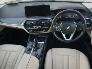 BMW 5-Series 520d SE (MHT) - Image 4