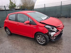 2018 Toyota Yaris    Hybrid - Image 2