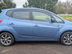 HYUNDAI IX20 MPV DELUXE/LOW KMS. - Image 4