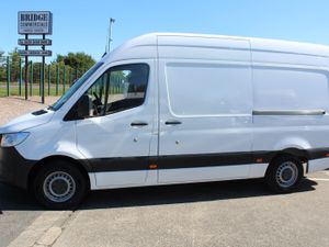 2021 Mercedes-Benz Sprinter 315 L2 Auto RWD - Image 3