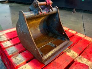 18" STRICKLAND BUCKET......30mm PINS..........145. - Image 2