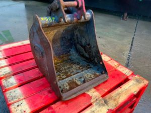 18" STRICKLAND BUCKET......35mm PINS........258f. - Image 3