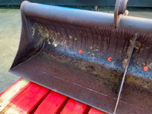 62" GRADING BUCKET......45mm PINS......73s. - Image 4