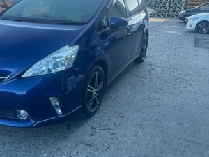 2012 Toyota Prius Hybrid Auto / 7 seater - Image 2