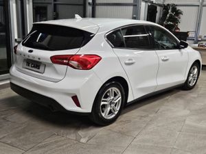 18 FORD FOCUS ZETEC PETROL - Image 3