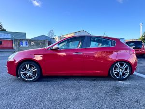 ALFA ROMEO 2015 Red - Image 4