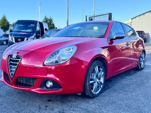 ALFA ROMEO 2015 Red - Image 2