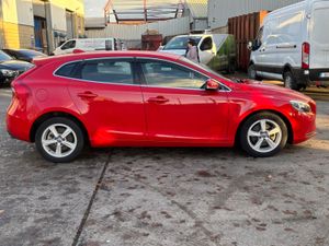 2015 VOLVO V40 1.6T4 5DR AUTO FULLY LOADED - Image 3