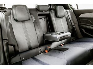 Peugeot 308 E-Allure 54kWh Auto 156HP - Image 4