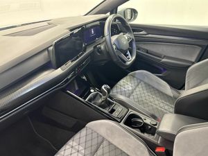 Volkswagen Golf 2.0TDI 150HP R-LINE *FREE HAMPER* - Image 4