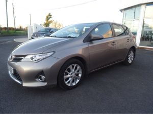 Toyota Auris 1.4 D-4D AURA 4DR - Image 3