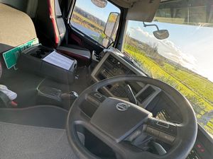 2016 Volvo FM 8x4 block truck. Ref No: 2570 - Image 4