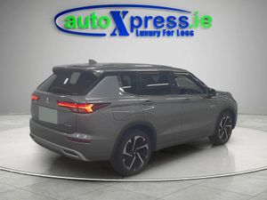 Mitsubishi Outlander PHEV 4WD P – LUXURY 7-SEATER - Image 3