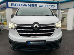 2023 Renault Traffic 9 seater Automatic - Image 3