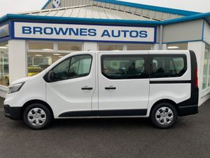 2023 Renault Trafic passenger 9 seater - Image 4
