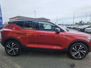 VOLVO XC40 RECHARGE T5 R-DESIGN PRO PHEV - Image 4