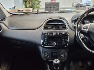 16 FIAT PUNTO 1.2 PETROL - Image 4