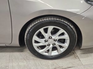 15 TOYOTA AURIS 1.6 DIESEL - Image 4