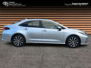 Toyota Corolla LUNA SPORT SALOON // HEATED SEATS / - Image 3