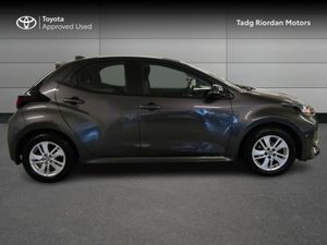 Toyota Yaris 1.0 LUNA - Image 3