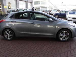 1.4 SE EDITION 100BHP 5DR HATCHBACK // 1ONWER IRIS - Image 3