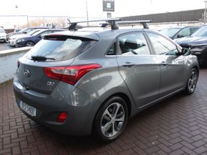 1.4 SE EDITION 100BHP 5DR HATCHBACK // 1ONWER IRIS - Image 4