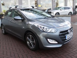 1.4 SE EDITION 100BHP 5DR HATCHBACK // 1ONWER IRIS - Image 2