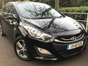 Hyundai i30 DELUXE EDITION Low kms - Image 4