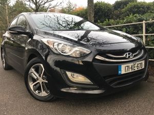 Hyundai i30 DELUXE EDITION Low kms - Image 2