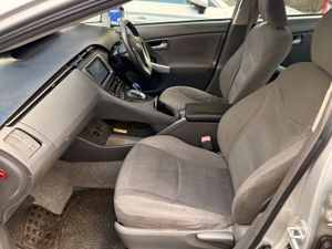 Toyota Prius 2011 comes with FRESH NCT - Image 4