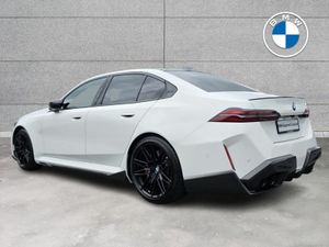 BMW M5 Saloon - Image 2