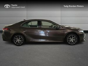 Toyota Camry PLATINUM EDITION - Image 3