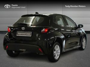 Toyota Yaris 1.0 LUNA - Image 2