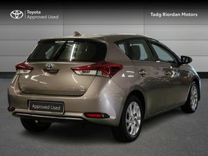 Toyota Auris 1.8 HYBRID LUNA 4DR AUTO - Image 2