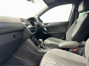 Volkswagen Tiguan 2.0TDI DSG R-LINE *FREE HAMPER* - Image 4