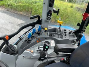 2020 New Holland T5-120 with MX Loader - Image 4