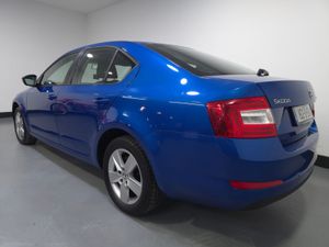 Skoda Octavia Ambition 1.6 TDI - Image 2