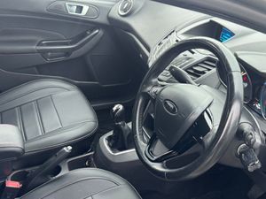 Ford Fiesta 2014 petrol - Image 3
