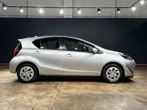 Toyota Aqua HYBRID 1.5L AUTOMATIC - AIR CONDITIONI - Image 3