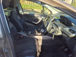 2016 Peugeot 2008 1.2 petrol 67k miles - Image 4