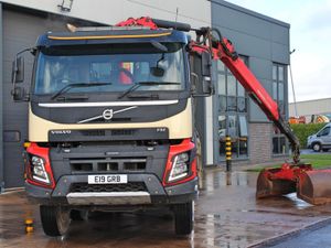 2019 (19) VOLVO FM 420 8X4 TIPPER GRAB (EURO 6) - Image 3