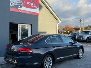 2017 Volkswagen Passat SE Business - Image 2