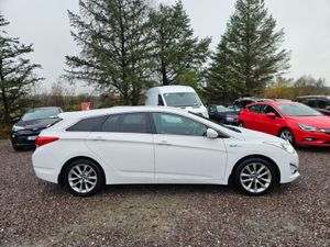Hyundai i40 Tourer Executive 5DR - Image 3