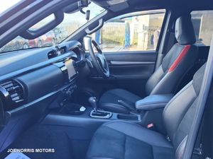 Toyota Hilux 2.4 GR SPORT CREWCAB 4WD AUTOMATIC *P - Image 4