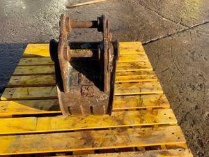 12"  'WHITES' BUCKET...........35mm PINS........1 - Image 4