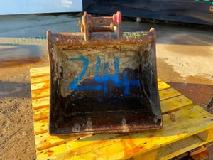 24" STRICKLAND  BUCKET......35mm PINS.........244 - Image 2