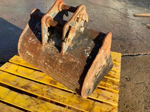 24" STRICKLAND  BUCKET......35mm PINS.........244 - Image 4