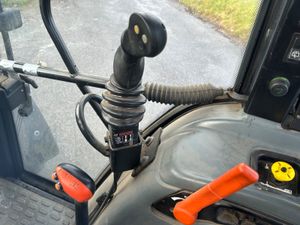 2001 New Holland TL100 with MX Loader - Image 2